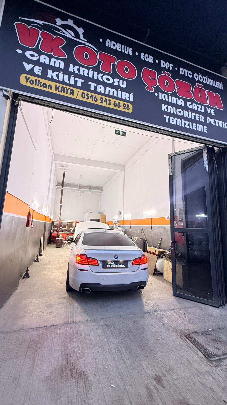VK Oto Çözüm atölye iç görünümü, servis alanı