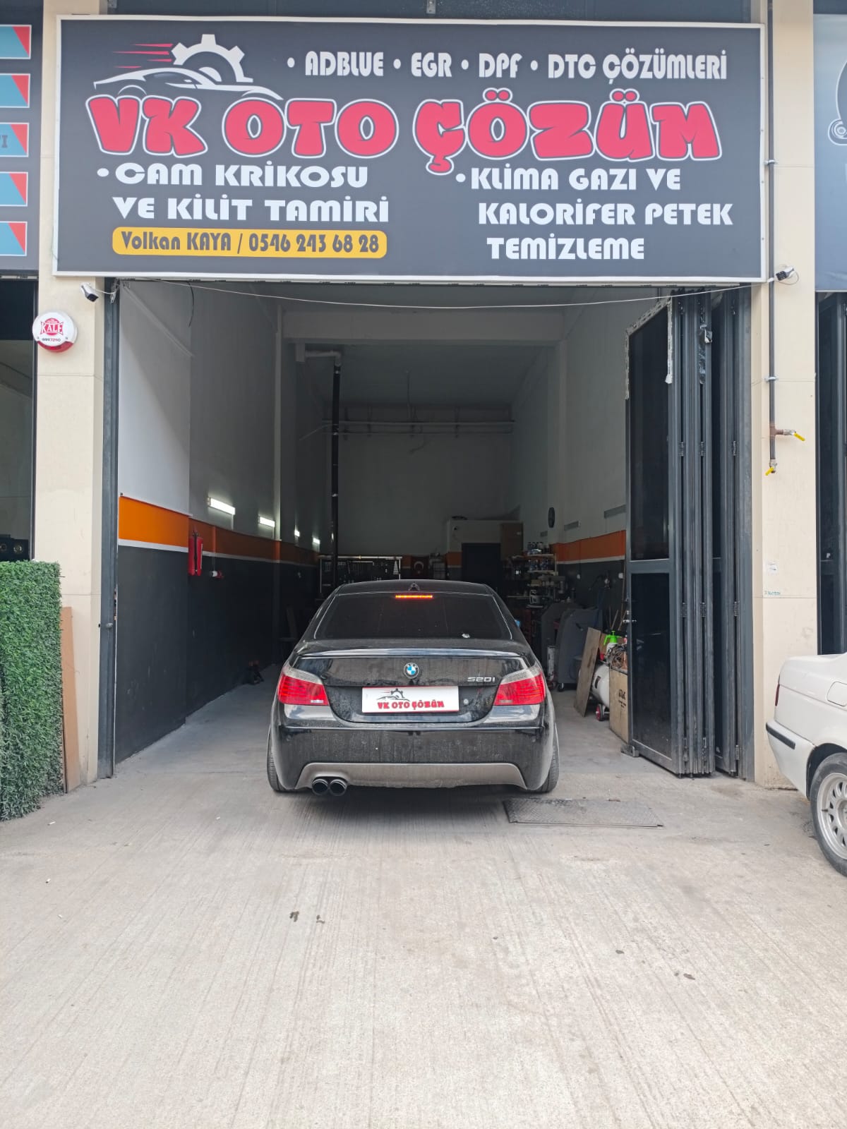 VK Oto Çözüm atölye dış cephesi ve tabelası, Sincan Ankara